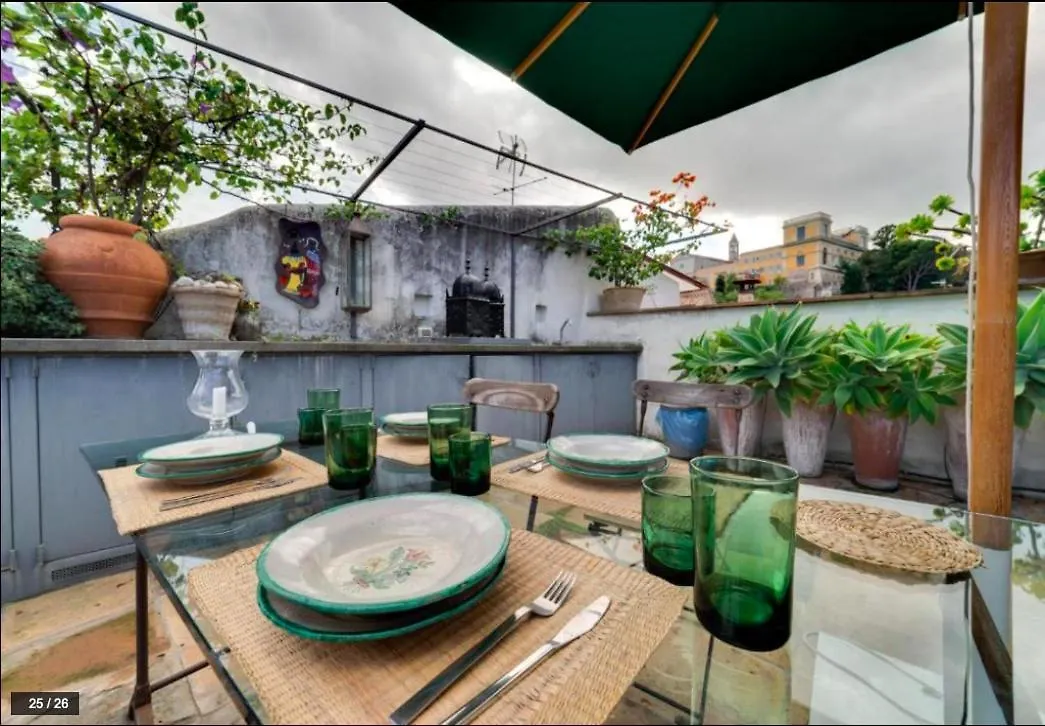Luxury Art Apartment In Trastevere With Terrace Rome