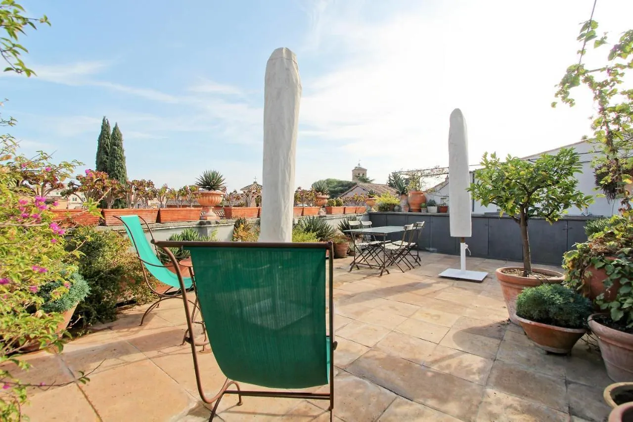 Luxury Art Apartment In Trastevere With Terrace Rome